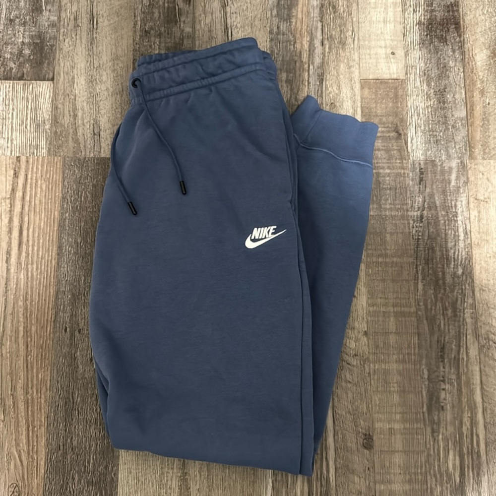 Womens Nike Joggers NWOT Size Medium